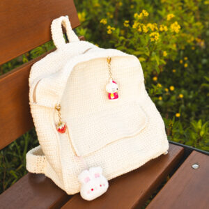 mochila-creme-em-croche-artesanal
