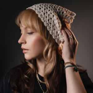 bandana-creme-em-croche-artesanal-100-algodao-uso-versatil