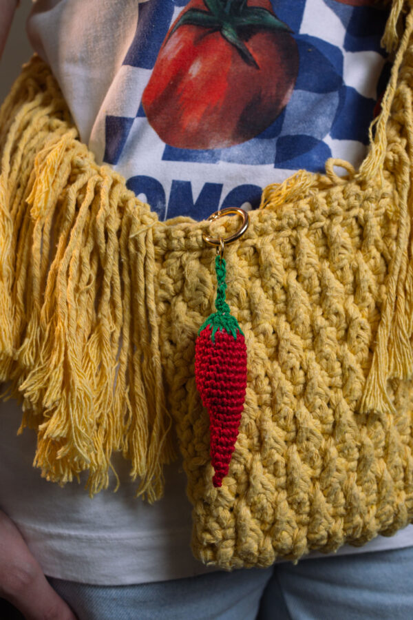 bag charm em formato de pimenta. Produto 100% artesanal.