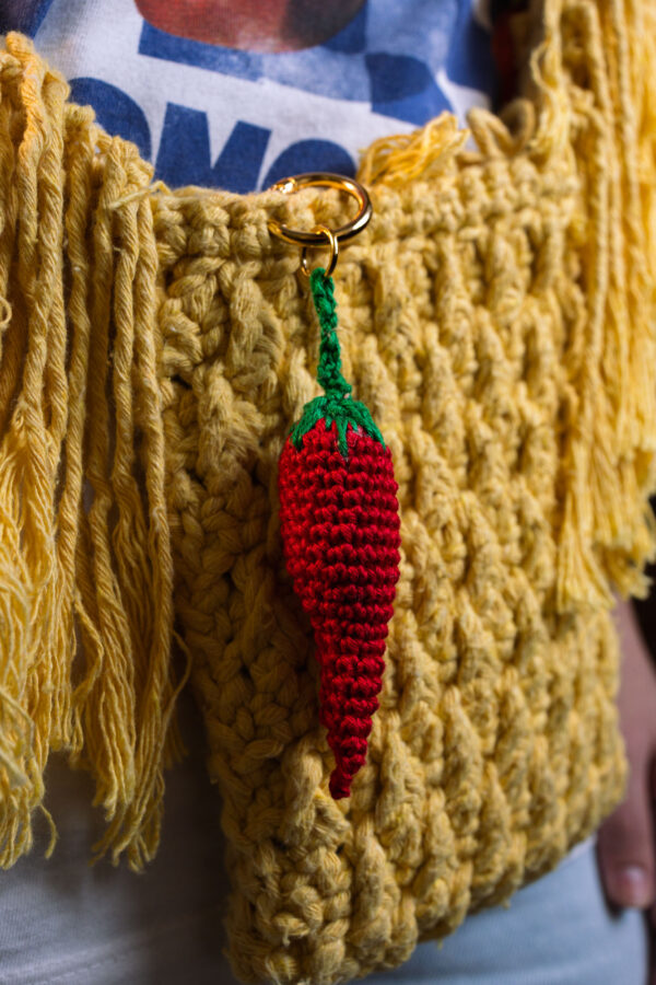 bag charm em formato de pimenta. Produto 100% artesanal.